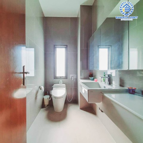 *****บ้านเดี่ยวมือสองย่านนนทบุรี ม.เพอร์เฟคมาสเตอร์พีช เซนจูรี่ รัตนาธิเบศร์ #หลังมุม เนื้อที่กว้างขวางจุใจสุดๆ ถึง 205.3 ตร.ว. ฟังก์ชันจัดหนักถึง 6 ห้องนอน6 ห้องน้ำ 4 ที่จอดรถ คฤหาสน์หรูหรา สไตล์โมเดิร์น มีระดับทันสมัย บนทำเลติดถ.รัตนาธิเบศร์  ใกล้รถไฟฟ้าสายสีม่วง "สถานีไทรม้า" และทางด่วน